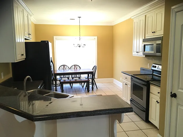 233 Forest Glen Dr — Photo 5
