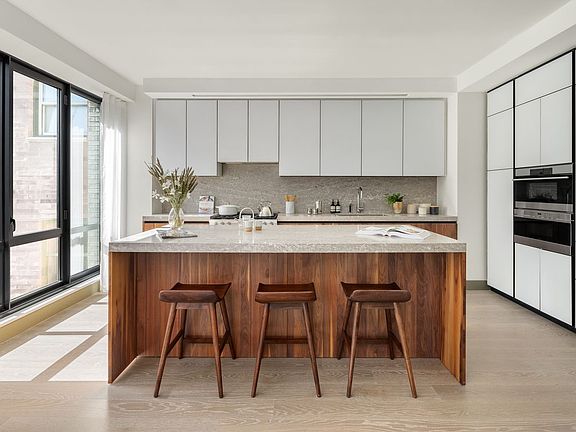 5th image of 403 Greenwich St