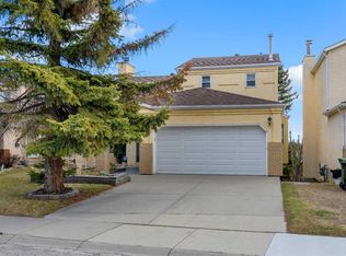 2856 W Signal Hill Hts SW, Calgary, AB T3H 2M6