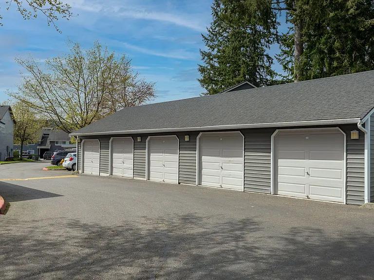 Black Lake Apartments — Photo 38