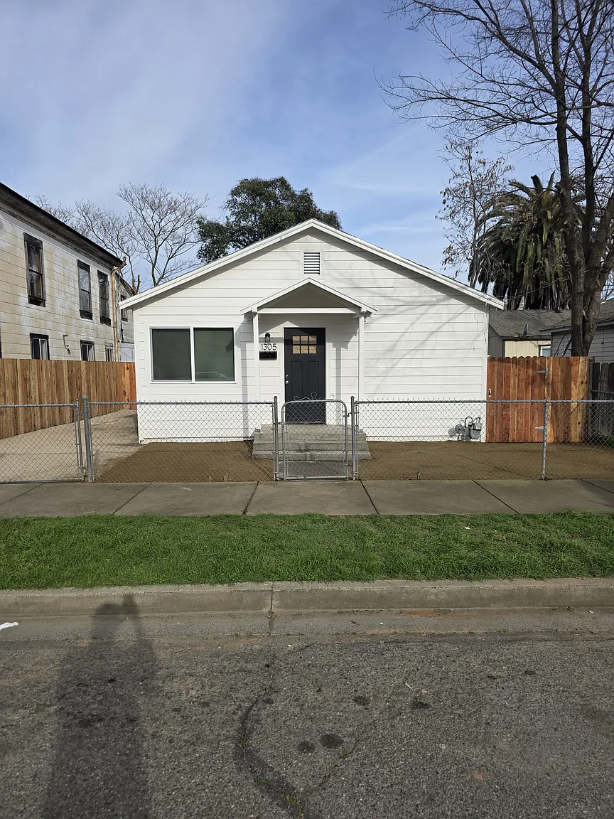 1305 G St photo 1