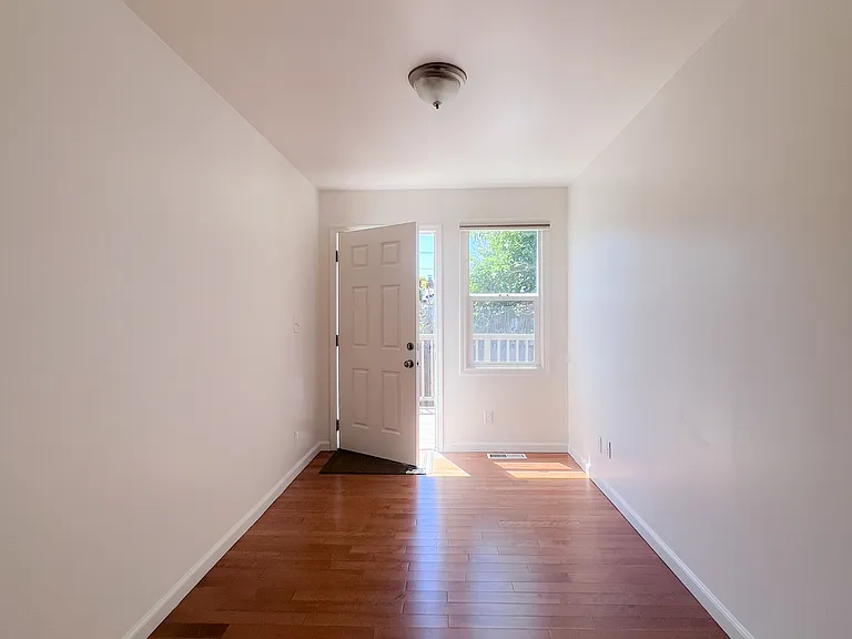 1054 Cornell Ave — Photo 9