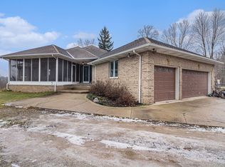 925 Maxfield Rd, Hartland, MI 48353