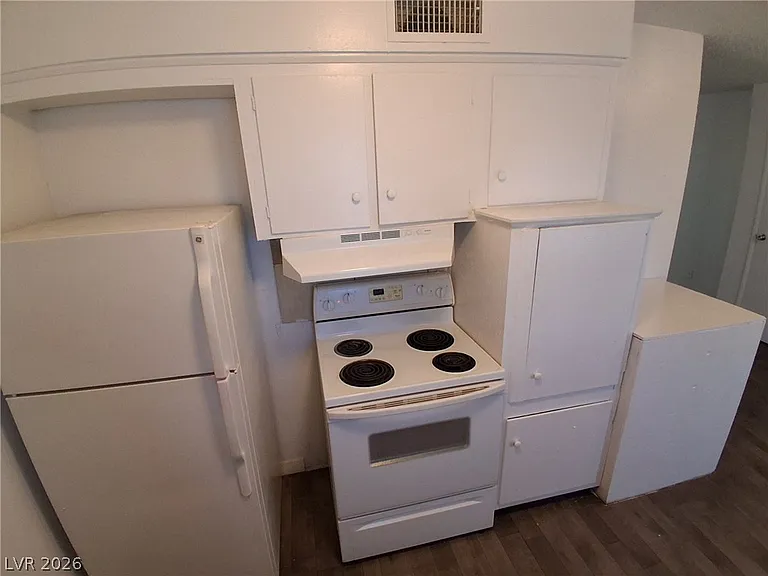 2100 Sunrise Ave #6 — Photo 5