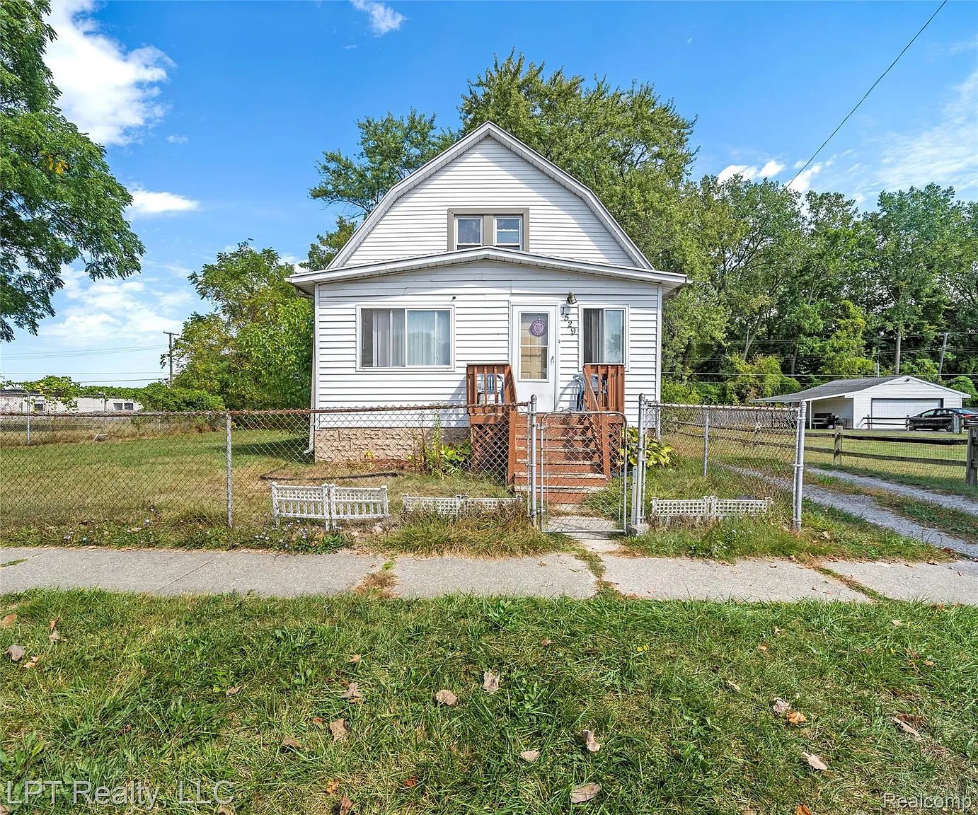 1529 Oak St photo 1