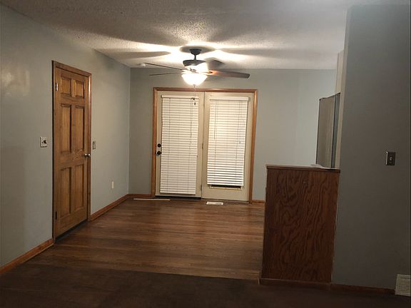 3rd image of 303 NE Orchard Dr