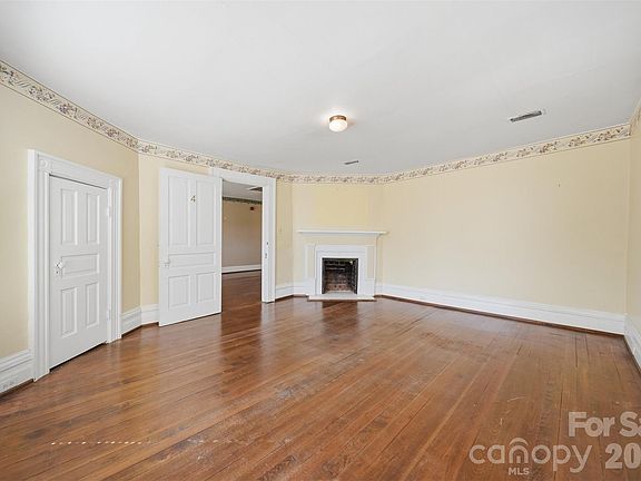 27th image of 121 5th Ave NE