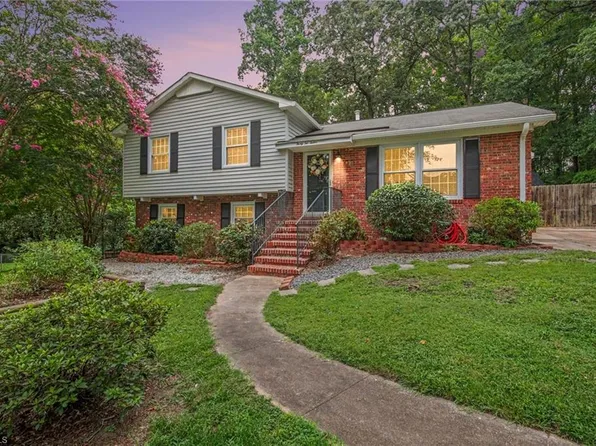 3212 Flanders Ct, High Point, NC 27265