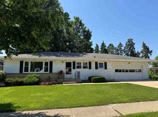 2219 Mineral Point Ave, Janesville, WI 53548