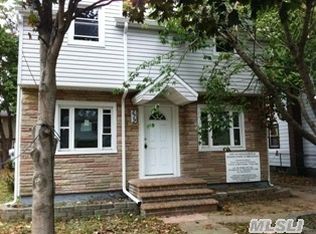 272 Brook St, Westbury, NY 11590