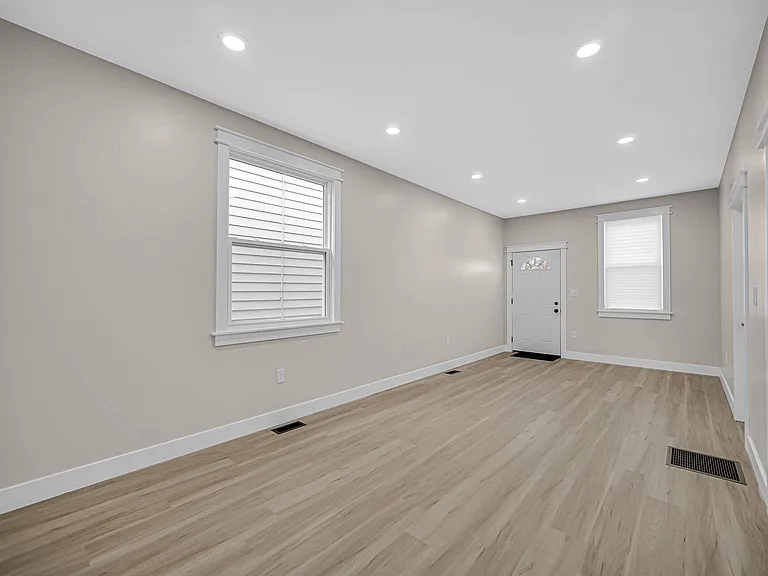 724 Willow Ct — Photo 3