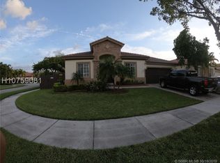 9406 SW 220th Ln, Cutler Bay, FL 33190
