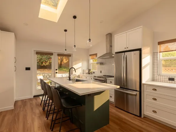 8029 Westlake St, Burnaby, BC V5A 2A9