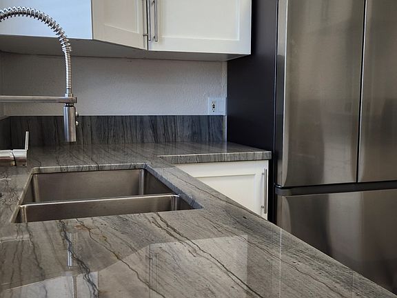 3rd image of 4150 Monroe Ave #4148-1/2