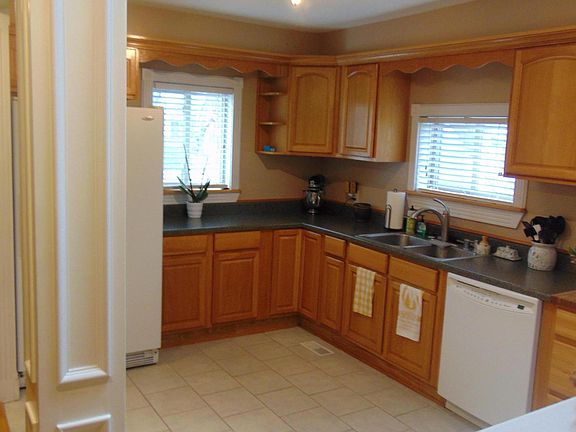 2nd image of 925 Fisher Ln