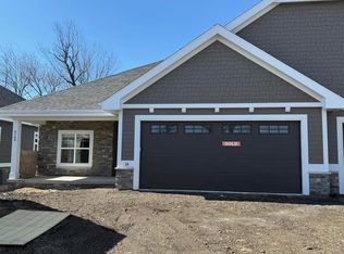 6709 Bellflower Pointe Dr, Deforest, WI 53532