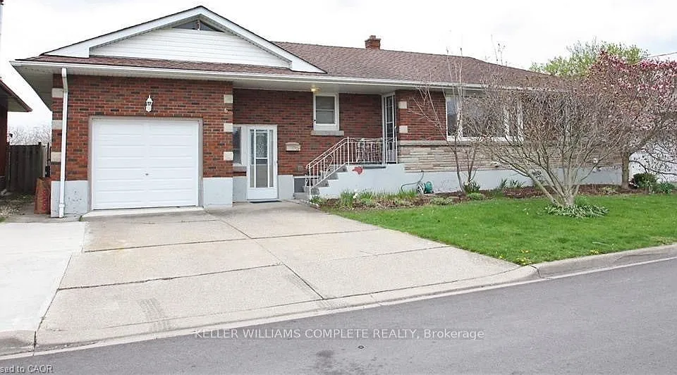 6 Myrtle Ave #UPPER