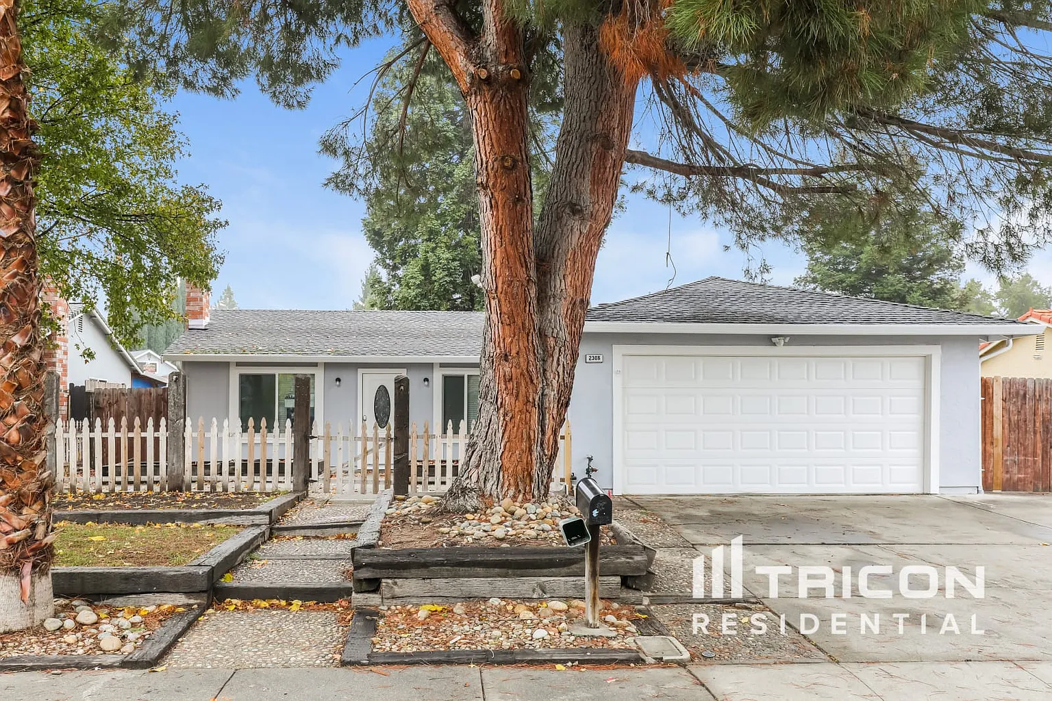 2308 Clinton Ct photo 1