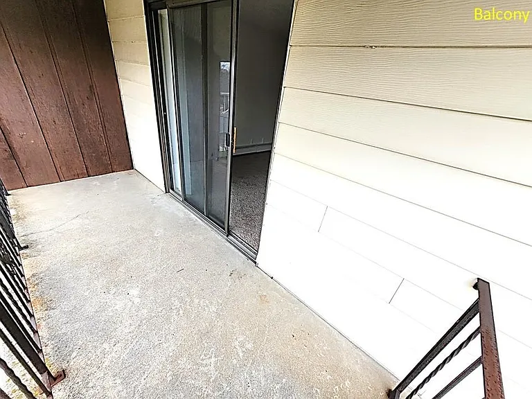 12 Maxwell St #4 — Photo 2
