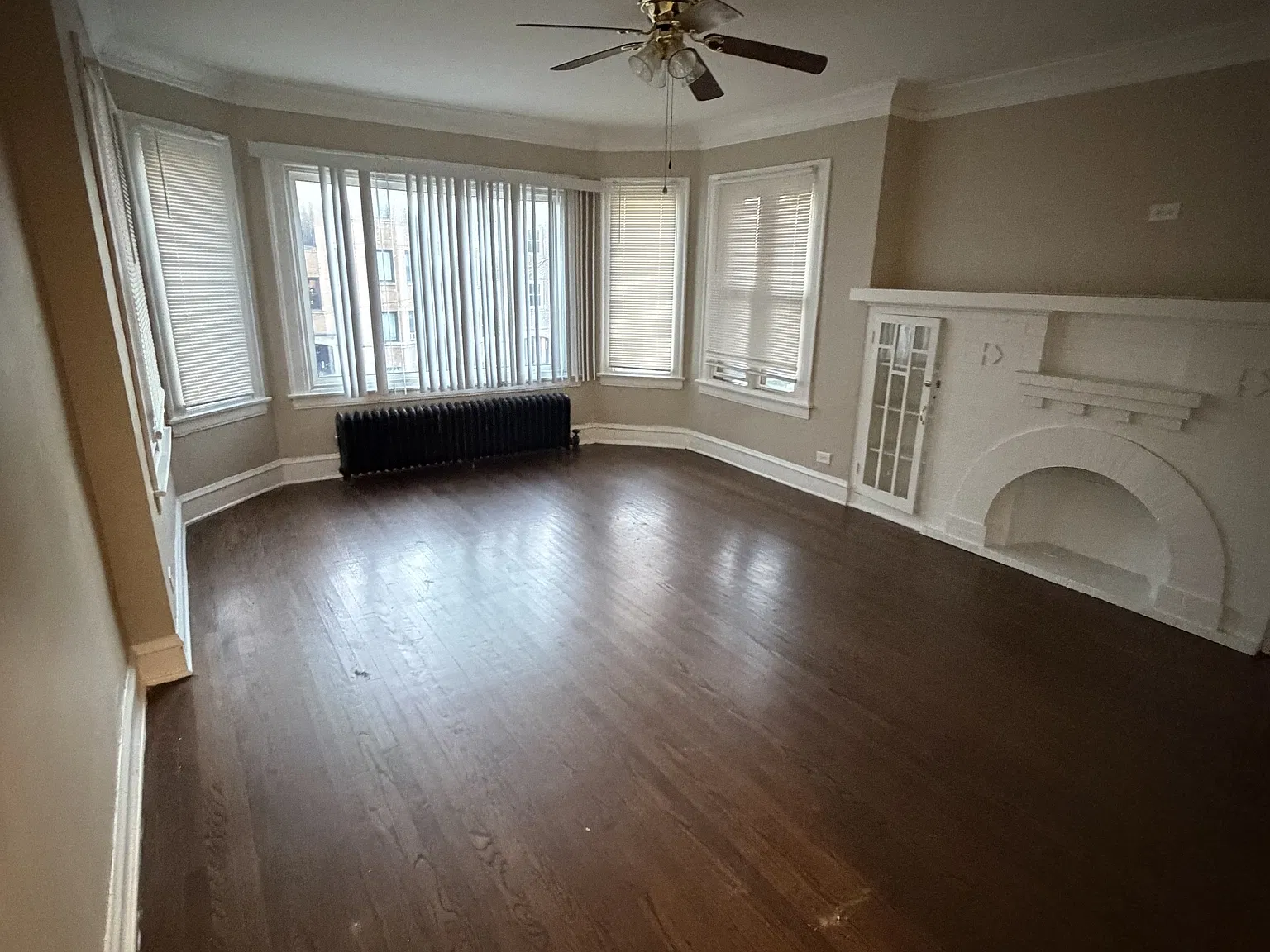 8226 S Vernon Ave — Photo 2