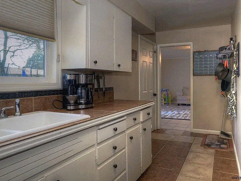 4274 Pauline Ave SE — Photo 6