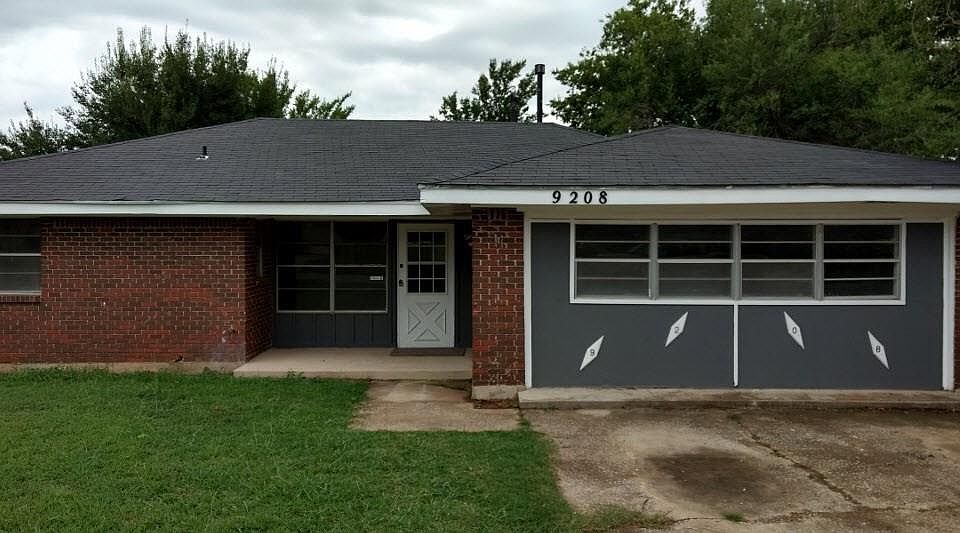 1st image of 9208 NE 46th St