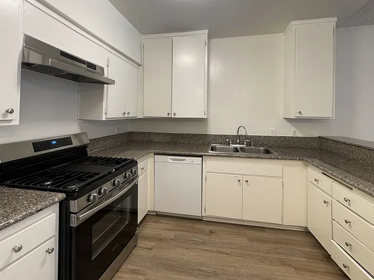 Francis Apartments...Gorgeous Newly Remodeled ...CALL NOW! — Photo 17