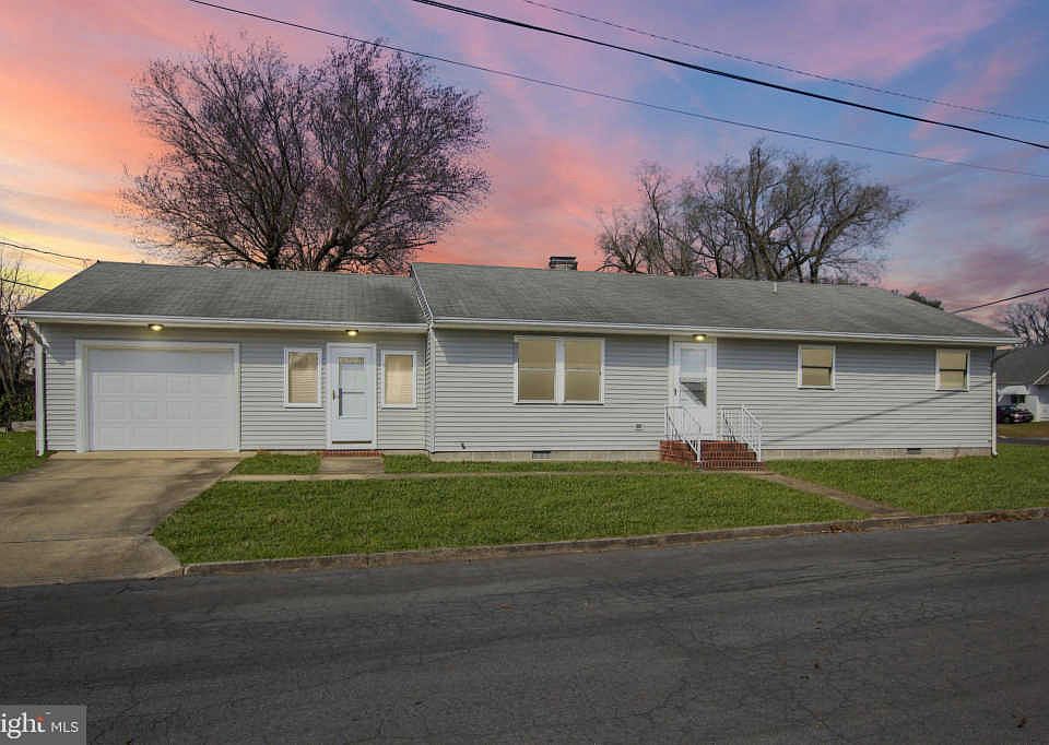 1st image of 402 Elm Dr