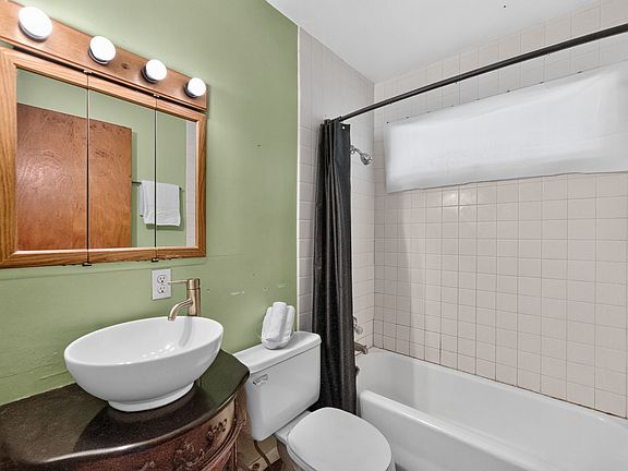 3rd image of 207 River Dr