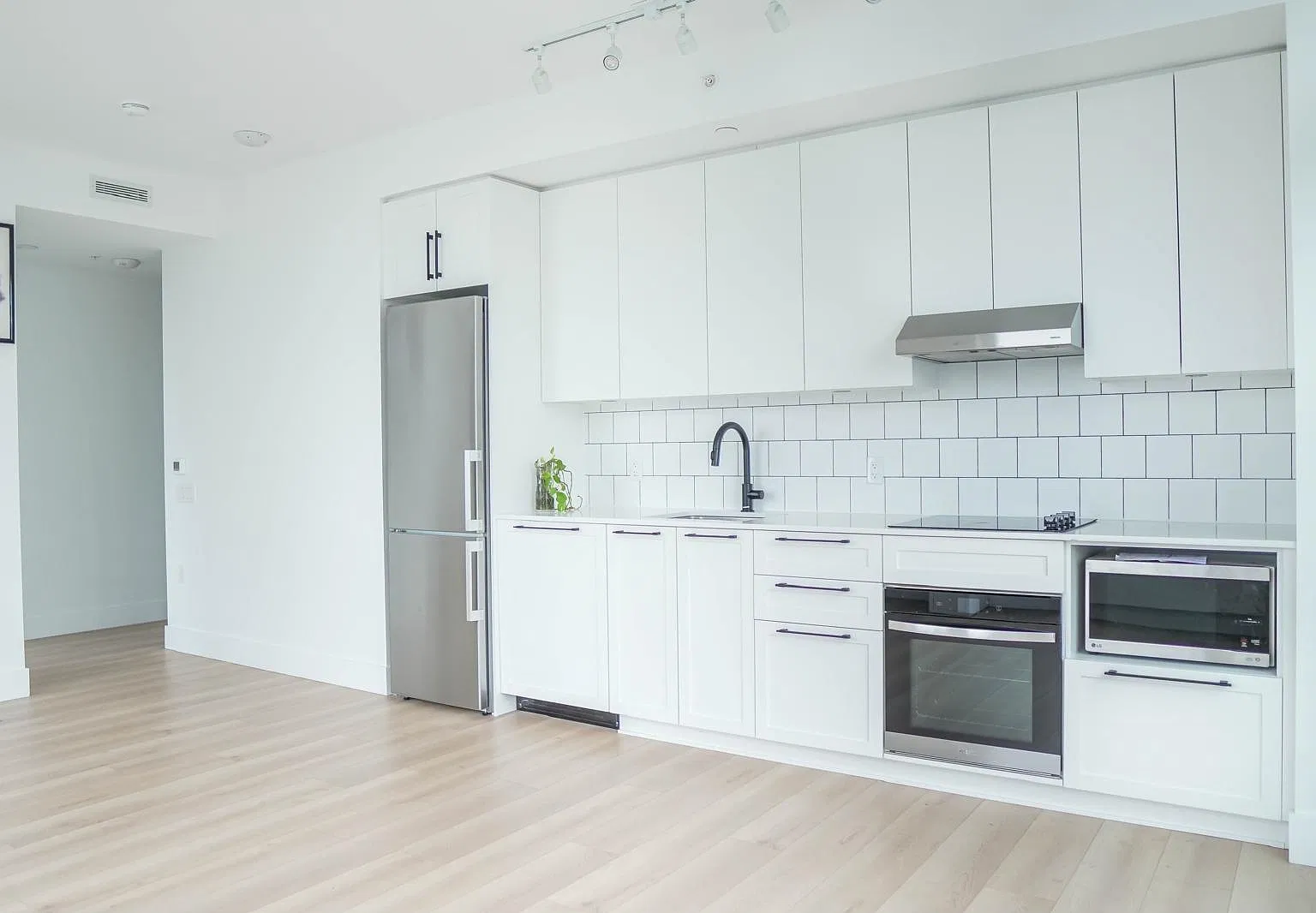 8750 University Cres — Photo 4