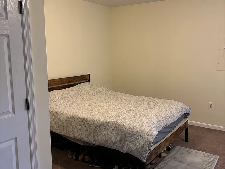 105 Barrett Ct — Photo 4