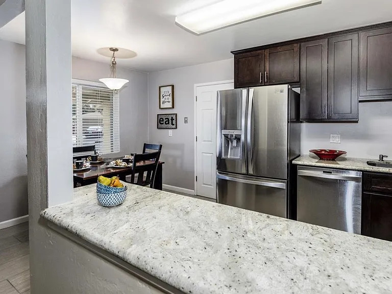 894 Santa Cruz Dr — Photo 15