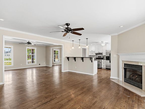 3rd image of 1411 Willow Way