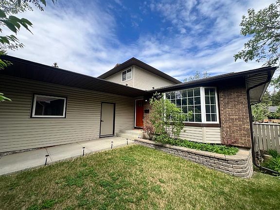 3rd image of 436 W Ranchridge Bay NW