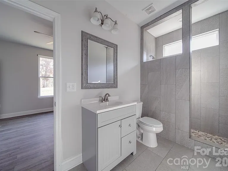 112 Rockwell Ct — Photo 38