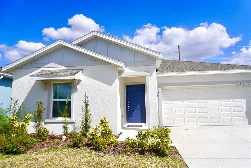 3 bed, 2.0 bath, 1560 sqft, $2,100 — Photo 1