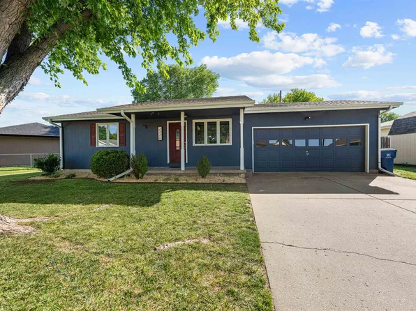 2320 Shalimar Dr, Salina, KS 67401