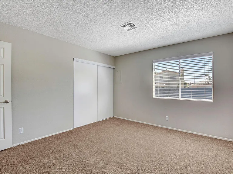 Sunset Hills — Photo 15