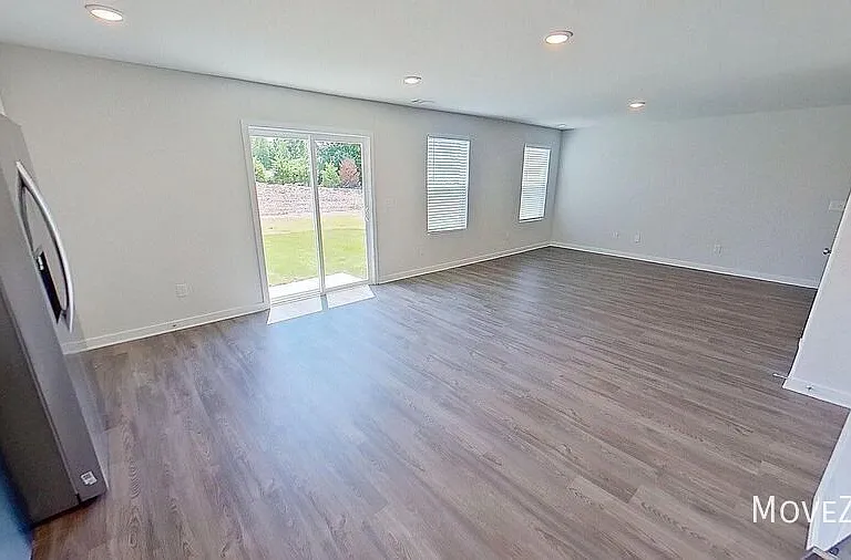 161 Davis Dr — Photo 8