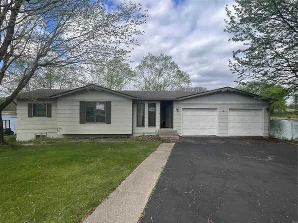 16901 Meadow Ln, Carlinville, IL 62626