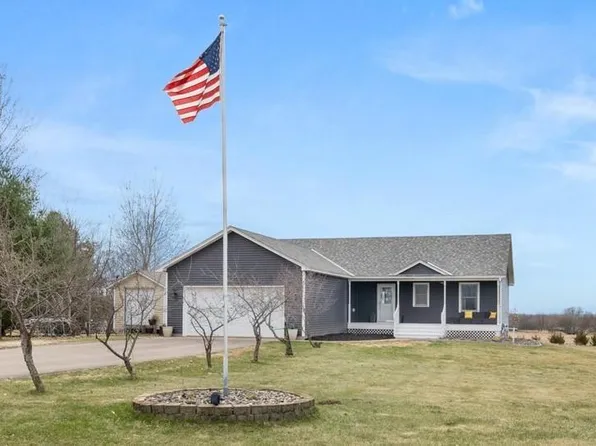 38616 Pine Ave, Center City, MN 55012