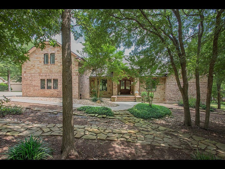1st image of 200 Sabine Dr