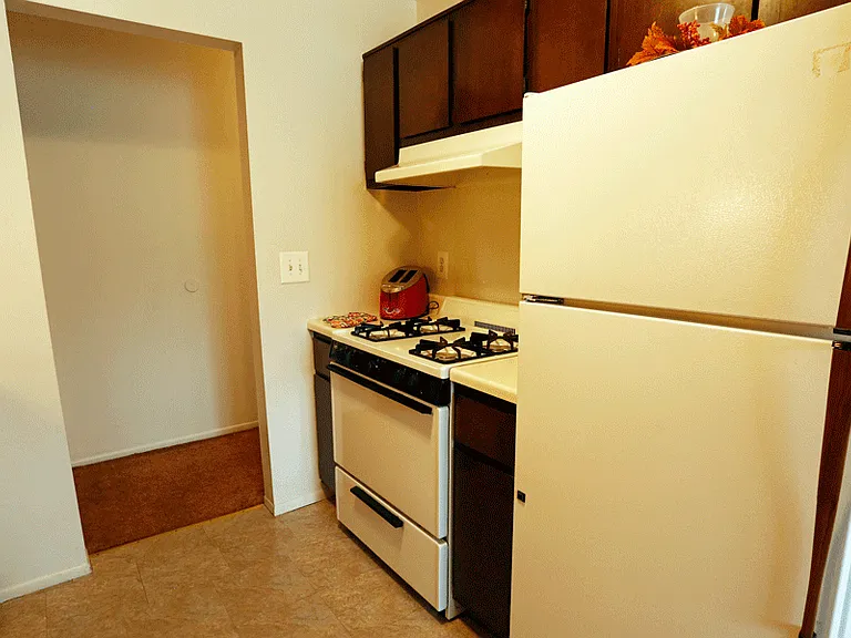 Golf Manor Apartments — Photo 19
