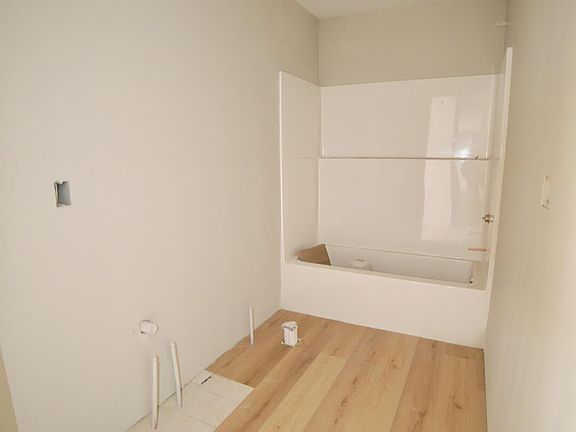 3rd image of 23 27th St SW