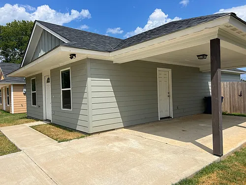 312 Caddo Photo 1