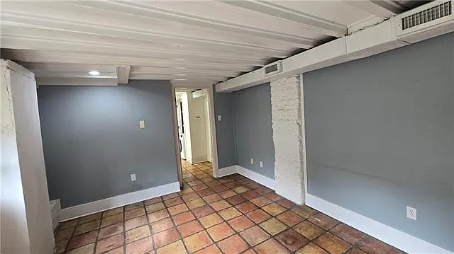 2705 Camp St — Photo 5