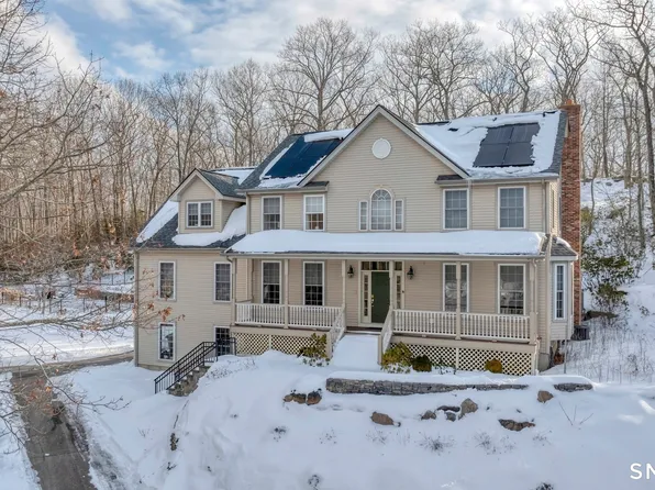 11 Catbird Lane, East Lyme, CT 06333