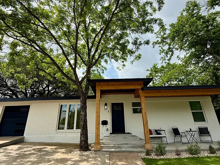 1001 W Oltorf St — Photo 1