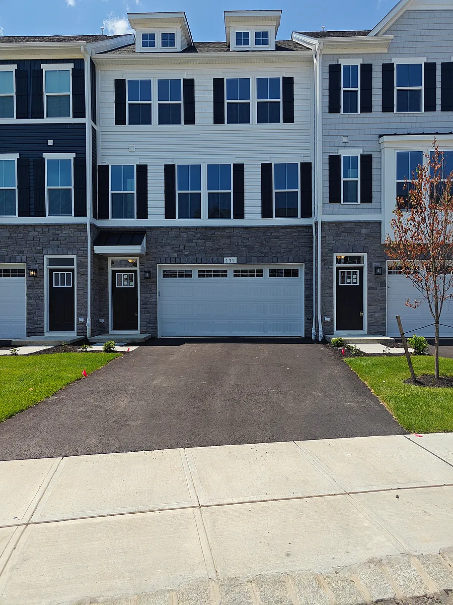 Building Photo - 109 S Durham Dr