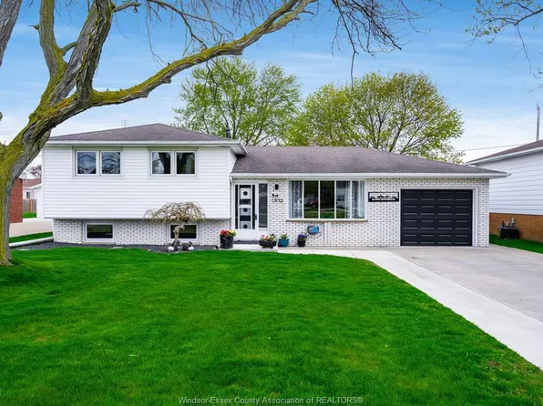 1852 Service Rd, Kingsville, ON N0P 2G0